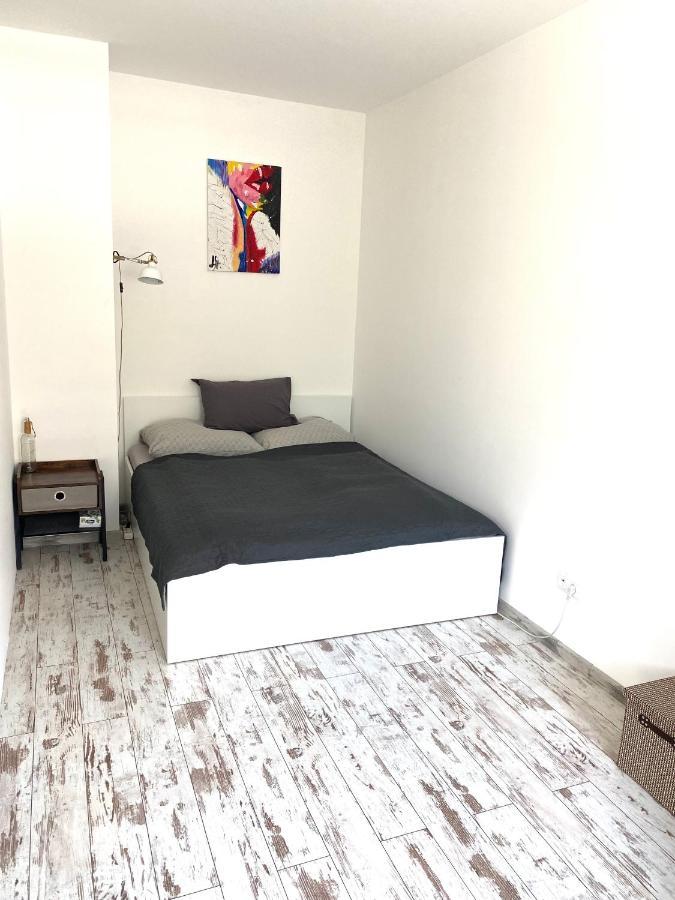 Residence Park Lovely Apartman With Private Parking Kysucke Nove Mesto Esterno foto